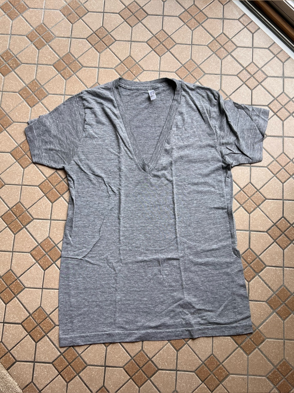 Original Track shirt by American apparel - V-Neck Short Sleeve triblend Gray
